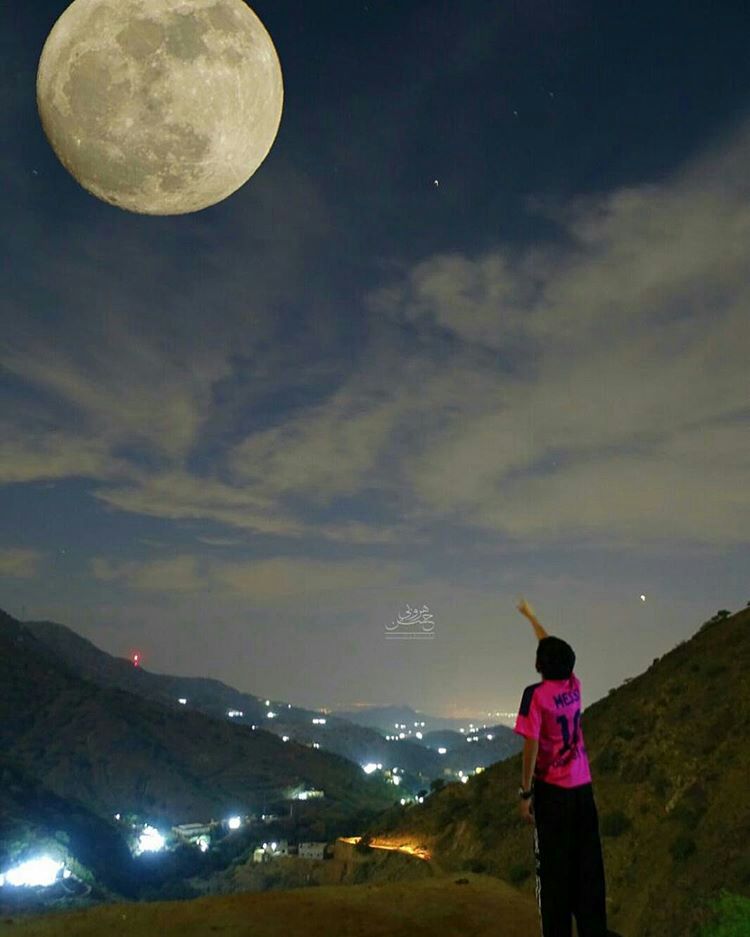 شاهد.. بث مباشر لظاهرة القمر العملاق Lunar eclipse