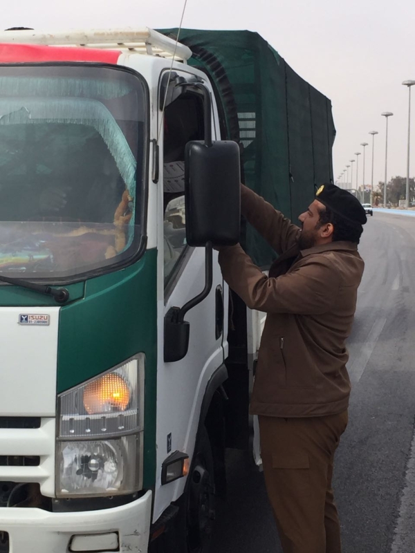 بالصور .. مرور رفحاء يطلق حملة عن أهمية تركيب الحواجز للشاحنات