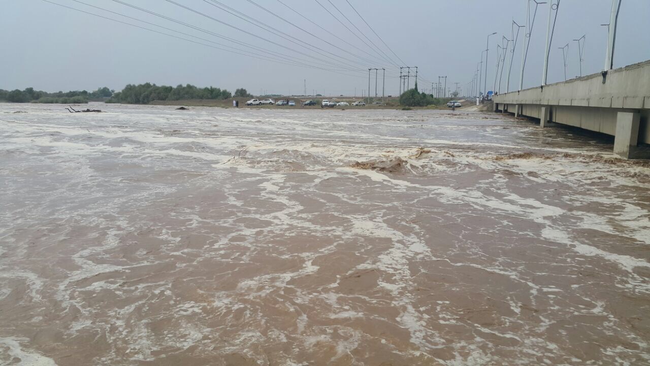 أمطار وسيول مع برد على جازان والمدني يحذر