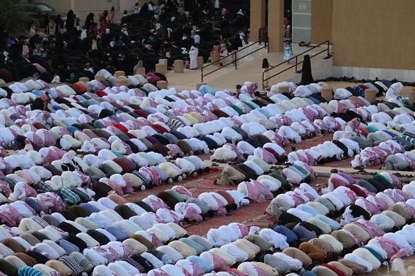 صلاة العيد في جامع الأميرة موضي السديري بالرياض