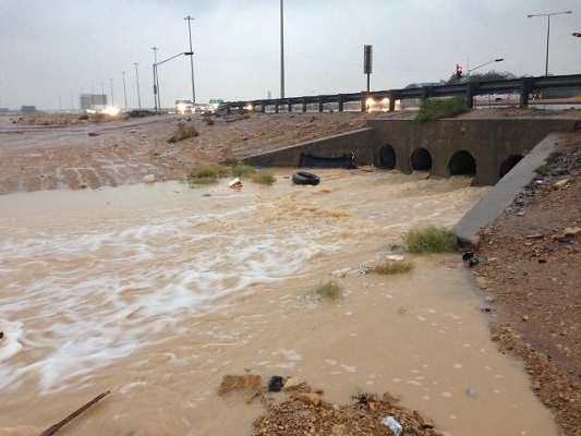 شاهد.. سيول ديراب جنوب الرياض