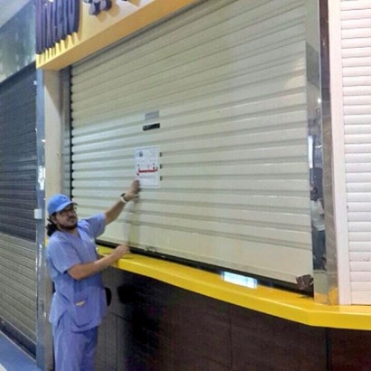 مخالفات صحية تغلق عدة محلات تجارية في جدة