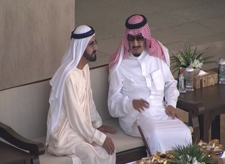 #عاجل ..الملك سلمان يصل إلى #دبي .. ومحمد بن راشد يستقبله