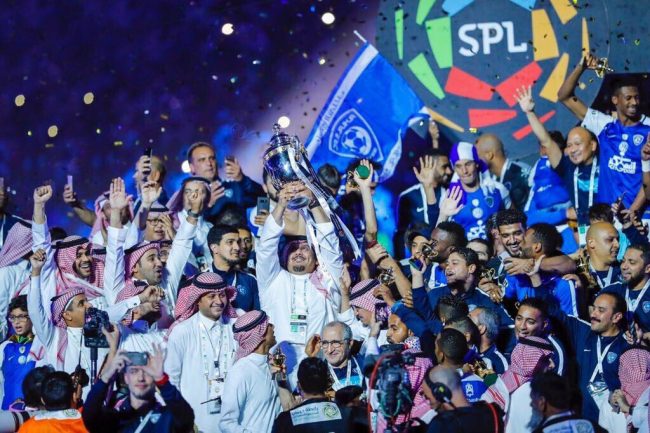 بعد تتويجه.. الهلال بطل من ذهب