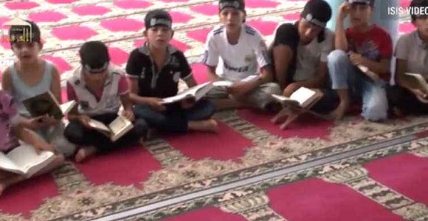 “داعش” تجند طفلاً عمره 13عاماً وتخضعه لتدريبات