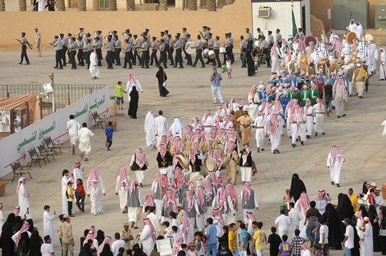 الجارديان البريطانية تتحدث عن الجنادرية: رمز الهوية السعودية