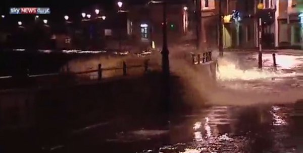مياه الفيضانات تغرق بريطانيا