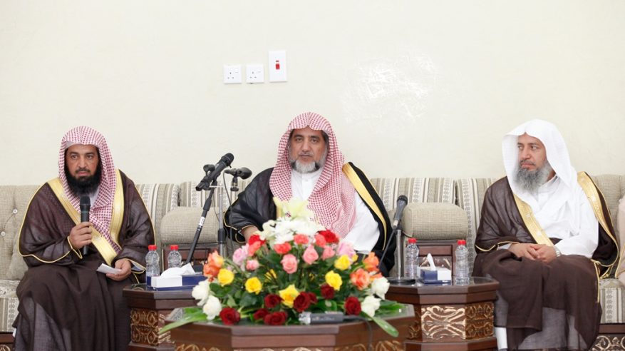 وزير الشؤون الاسلامية يحذر الخطباء من تهييج الرأي العام طلباً للتغيير الموهوم