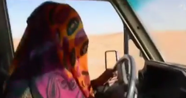 #تيوب_المواطن : مسنة سعودية تقود السيارات في الصحراء