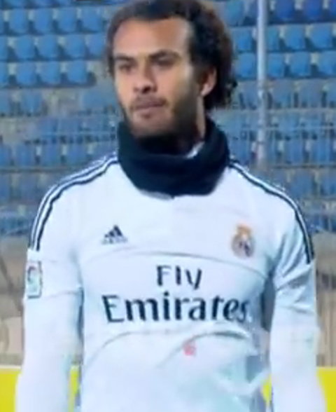 ‏‫حارس يرتدي قميص ريال مدريد في مباراة رسمية