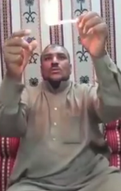 بالفيديو.. سعودي يشرب “البنزين” متحدياً أصدقاءه