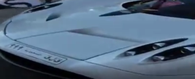 #تيوب_المواطن : سعوديون يستعرضون بسياراتهم الفارهة أمام برج خليفة