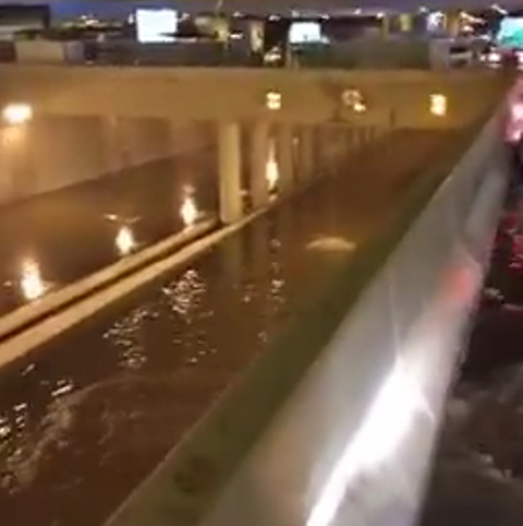 بالفيديو.. شاهد أمطار جدة وتجمع المياه بالشوارع
