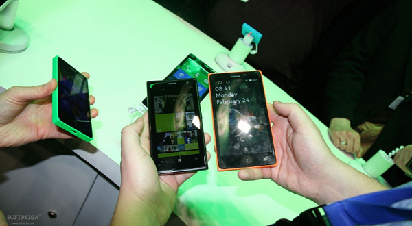 الهاتف الذكي Nokia X في الإمارات مقابل 440 درهماً