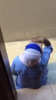 بالفيديو.. مواطنة ترصد طقوساً غريبة لخادمتها الأثيوبية