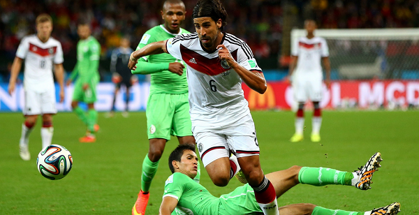 مونديال 2014م :  المنتخب الألماني يتأهل إلى دور الثمانية بعد فوزه على الجزائر بهدفين مقابل هدف.