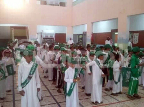 بالصور.. مدرسة عثمان بن عفان بالسعيدة تحتفل بيوم الوطن