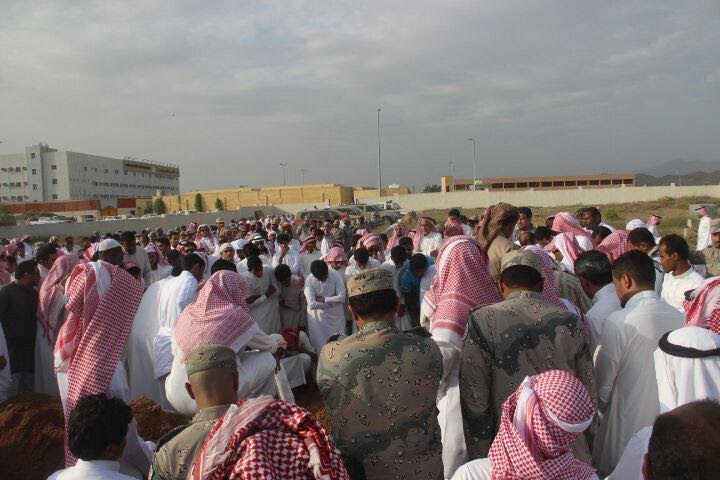 بالصور.. مسؤولو وأعيان العارضة يشيّعون شهيد الواجب "شراحيلي"