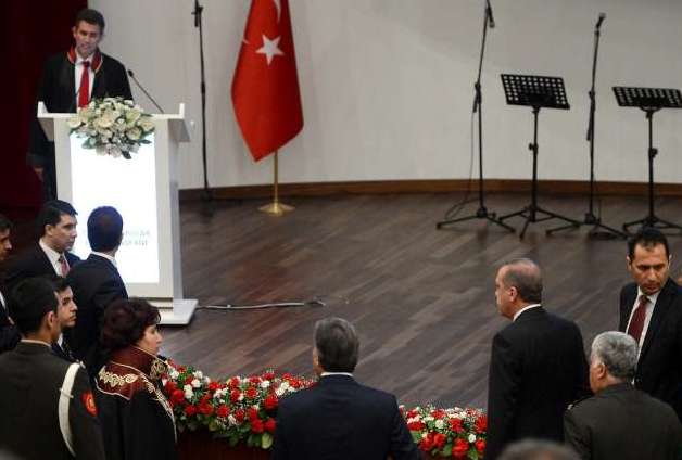 بالفيديو.. أردوغان يقاطع نقيب المحامين الأتراك ويتهمه بالوقاحة