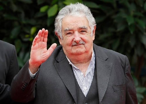 رئيس أوروجواي: مسؤولو الفيفا “أبناء عاهرات”