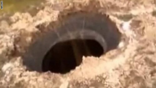 حفرة “نهاية العالم” تظهر في سيبيريا وتحير العلماء