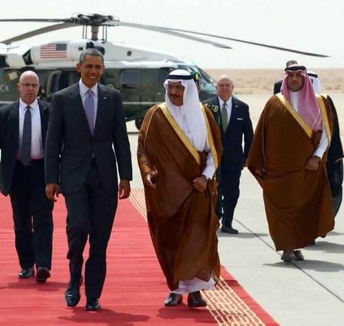 أوباما يغادر المملكة وأمير الرياض ونائبه في مقدمة مودعيه