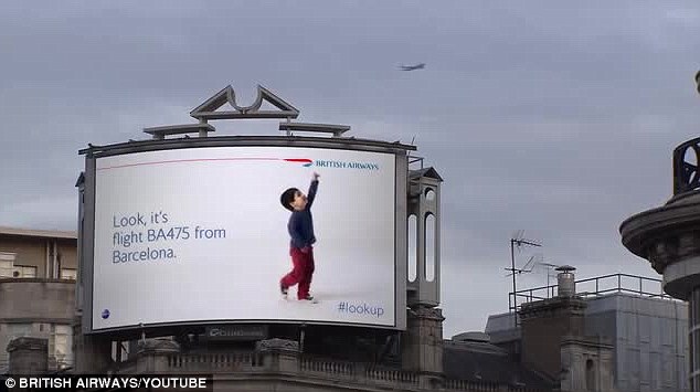 بالفيديو.. الطيران البريطاني يبتكر طريقة جديدة للدعاية لرحلاته
