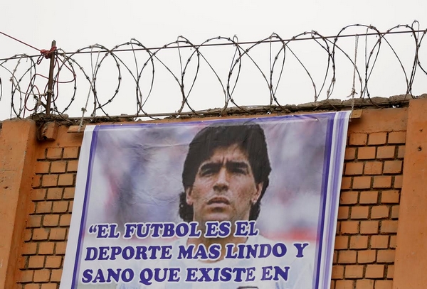 “مارادونا” يندد بمنعه من حضور مباراة الأرجنتين والبوسنة