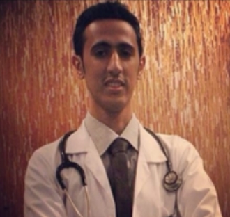 منصور الزهراني طبيباً مقيماً بمدينة الملك فهد بالرياض