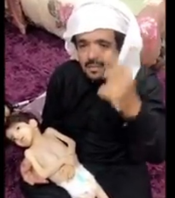 بالفيديو.. العمل تتفاعل مع مواطن عجز عن مصاريف علاج أطفاله