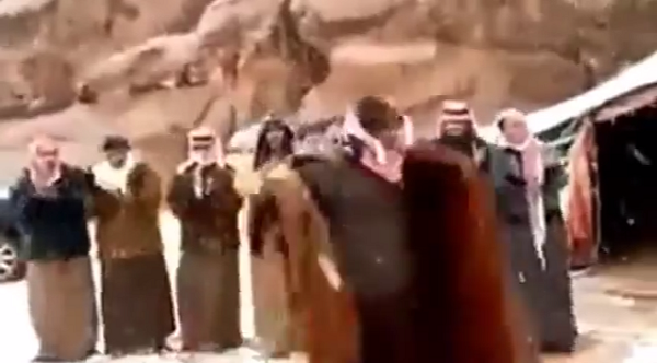 بالفيديو.. رقص “الدحة” على الثّلج!