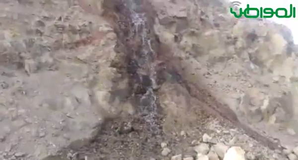 بالفيديو.. “قص طريق” يُجري “عين مياه” بجبل آل بسام