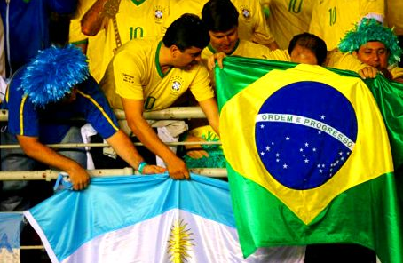 اتفاق أمني بين الأرجنتين والبرازيل لحرمان المشاغبين من المونديال