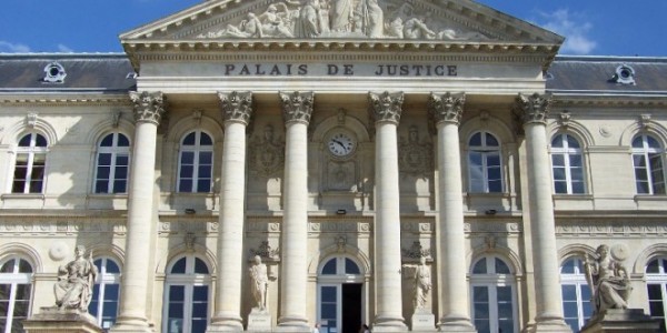 تغريم نائب يميني شبه وزيرة العدل الفرنسية بـ”القرد”