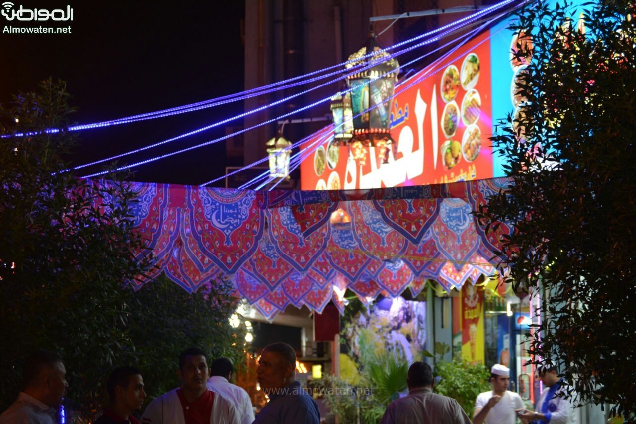 شاهد.. مكة تستقبل رمضان بلمسات جمالية وتزيين الشوارع