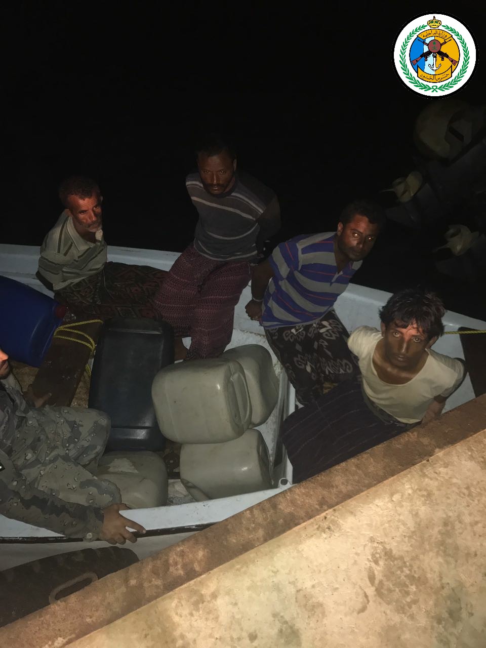 بالصور.. محاولة تهريب حشيش بالقارب تنتهي بسقوط 4 يمنيين في جازان