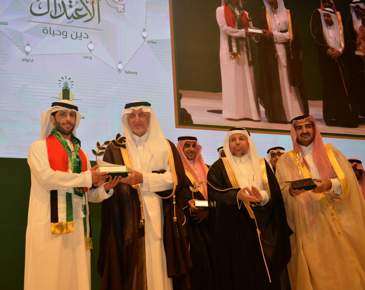 بالصور.. تكريم الفائزين بجائزة الأمير خالد الفيصل للاعتدال بإجمالي مليون ريال 