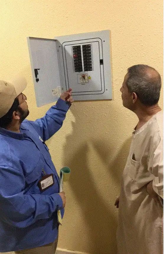 بالصور.. الكهرباء تنتهي من 3000 منزل للتوعية بالسلامة الكهربائية