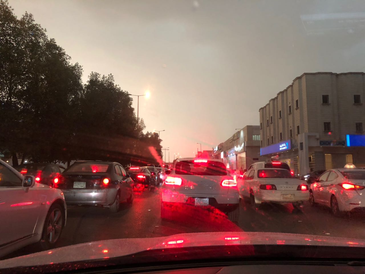 شاهد.. ويك إند ممطر في الرياض