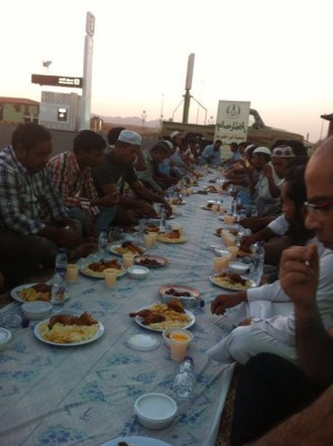 العمال والمسافرون يتوافدون على “إفطار دليهان” بحائل