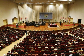 البرلمان العراقي يعقد أولى جلساته لانتخاب رئيس ونائبين