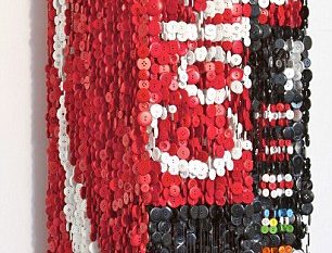 فنان أمريكي يستخدم مئات الآلاف من الأزرار لصنع روائع فنية مذهلة