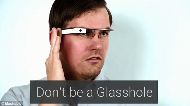 شاهد نظارة ذكية من جوجل تدخل على الإنترنت وتلتقط الصور