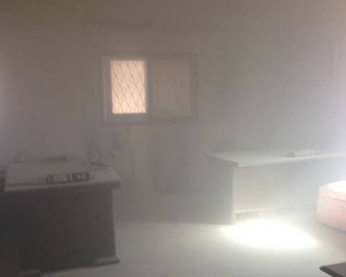 بالصور.. مدني الخرمة يخمد حريقاً بمقر إدارة الأوقاف