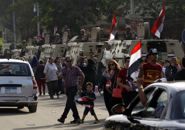 بالصور.. إجازة بالحكومة ومد التصويت حتى العاشرة ليلا في انتخابات مصر