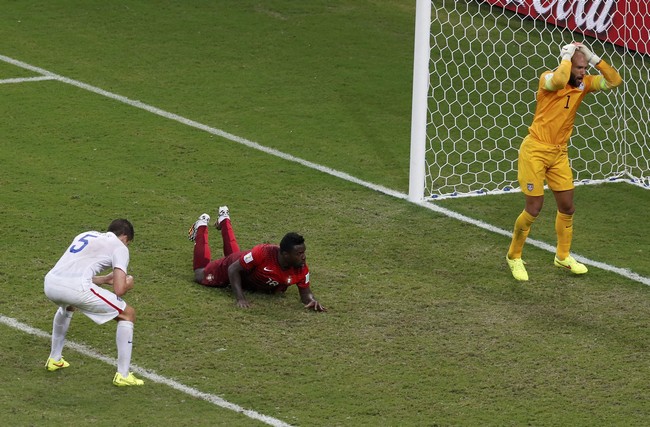 Portugal's Varela scores their second goal as Tim Howard of the U.S. reacts during their 2014 World Cup G soccer match at the Amazonia arena in Manaus