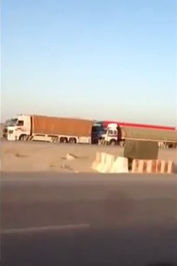 بالفيديو…”المواطن” ترصد تكدس الشاحنات على الطريق للبحرين
