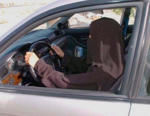 عقب استحداثها للأنظمة المرورية.. سويسرا تمنع “السعوديات” من قيادة السيارة