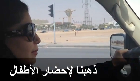 بالفيديو.. سعودية تقود سيارتها بصحبة والدتها في العاصمة