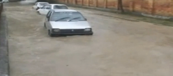 بالفيديو.. شاهد الفيضانات تغرق قرى بالهند